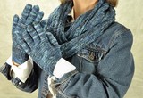 Sylvia_hands_out_copy_thumb