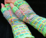 Green_fingerless_gloves_cover_thumb