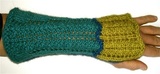 Lacy_wrist_warmer_2_thumb